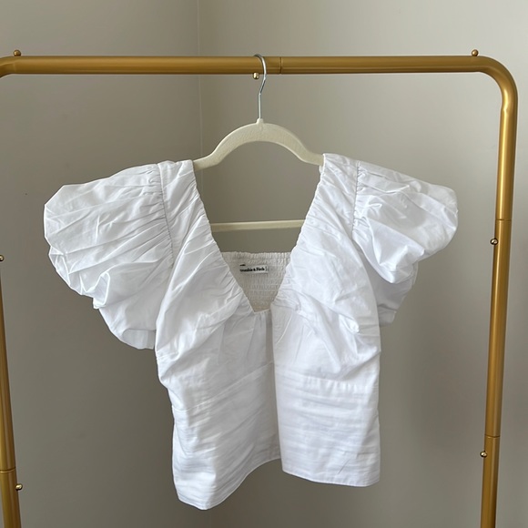Abercrombie & Fitch Tops - Abercrombie size large white puff sleeve top NWT